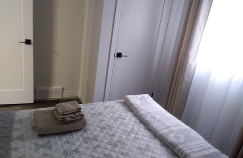 Strathroy Casa | 2 Bedroom - Comfy Space (Main Floor Only)