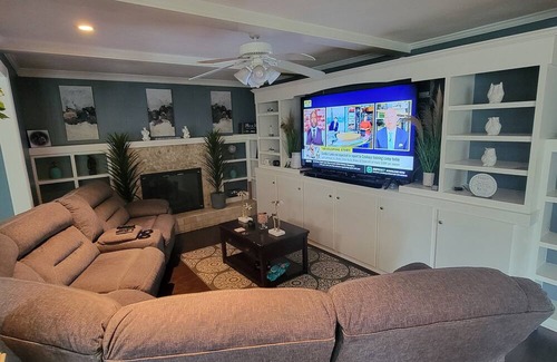 Portsmouth Casa | Charming 2-bedroom house in Portsmouth with Wi-Fi, AC, Pool, and pool table.