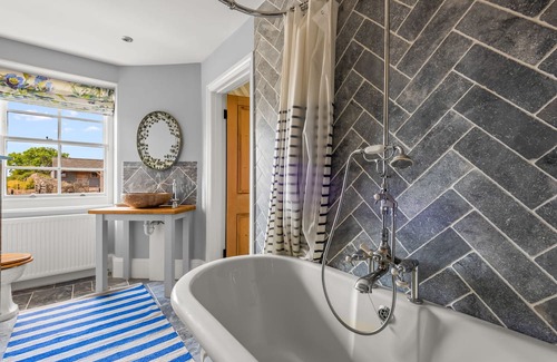 Moretonhampstead Otro | Linscott Farmhouse sleeps 10 guests in 5 bedrooms