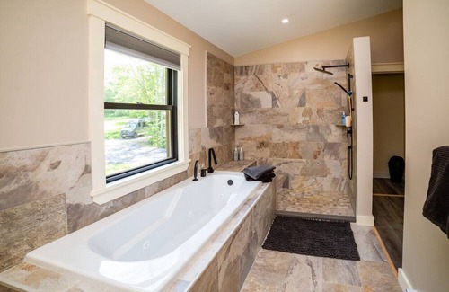 Belfast Casa | Swan Lake Bird House