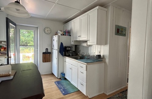 Higgins Beach Cabaña | Charming 2-bedroom cottage with WiFi- short walk to Higgins Beach, Scarborough