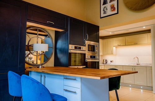 Quedgeley Casa | Guest Homes | Quinton House