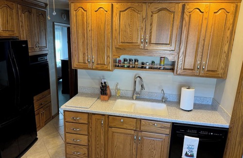 Edinboro Casa | Lolly's Lookout a Spacious 5-bedroom house in Edinboro, PA