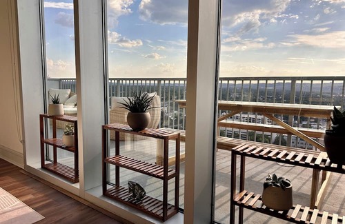 West End Condominio | Penthouse on West 6th St