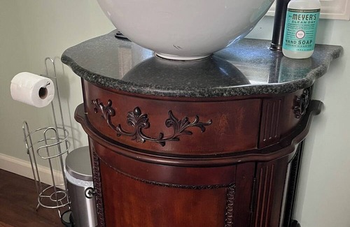 Jackson Cabina | Cozy Couples Cabin in Jackson with AC and fully stocked fish pond for your use