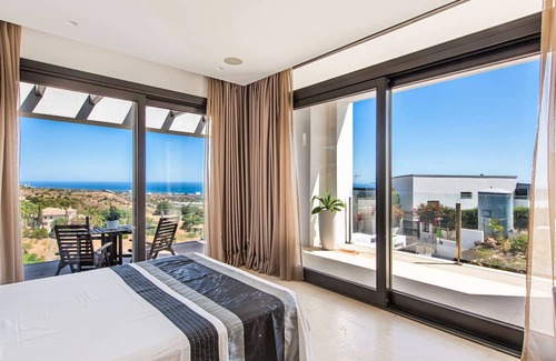 Marbella Casa | Holiday Home 'Modern Villa with Amazing Sea View' with Sea View, Wi-Fi and Air Conditioning