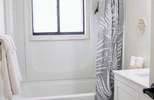 Oklahoma City Casa | Permaculture Bungalow Safe Haven - 15 min away from downtown & Tinker!