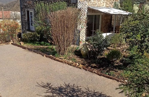 Montagnol Casa | Country house with boule court 10mins from the lakes