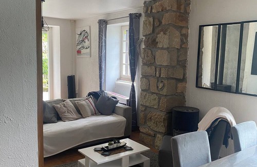 Montagnol Casa | Country house with boule court 10mins from the lakes