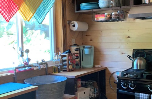 Chandlersville Cabina | Cozy Cabin near The Wilds- Pet Friendly