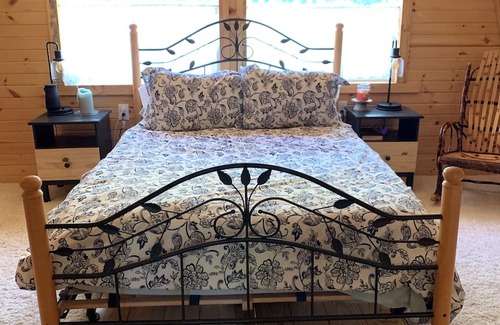 Chandlersville Cabina | Cozy Cabin near The Wilds- Pet Friendly