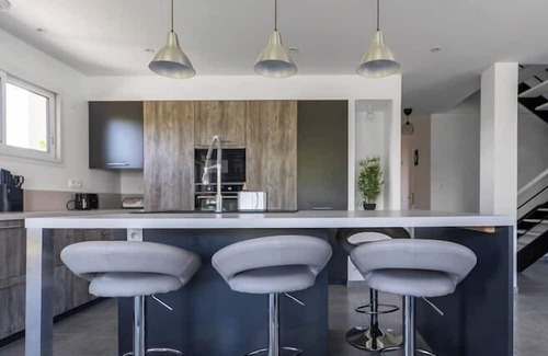 Brout-Vernet Casa | Large designer country house - free parking