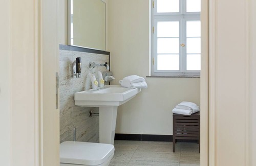 Neu Fahrland Apartamento | Stilvolle Ferienwohnung im Landhaus am Jungfernsee mit Seezugang