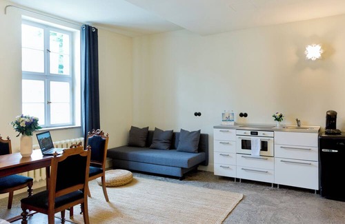 Neu Fahrland Apartamento | Apartment "Stall innen" in the country house at Jungfernsee with lake access