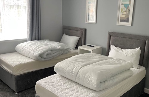 St. Michaels Apartamento | Flat 5 is fully reburbished, with onsite parking and free wifi