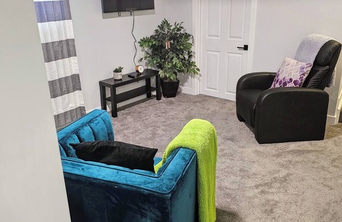 Ottawa Division Casa | Cozy One room Unit in a House, in a great location in Barrhaven Half Moon Bay.