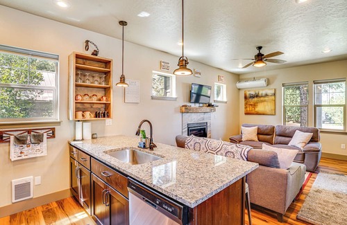 Donnelly Casa | Charming Donnelly Home - 1 Mi to Lake Cascade!