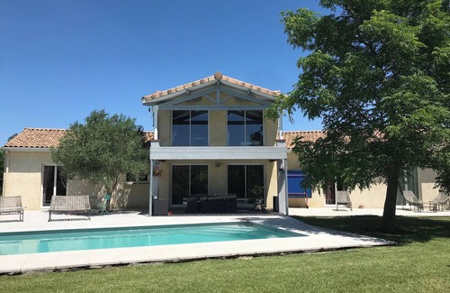 Saint-Elix-le-Chateau Casa | An eco-friendly family home with private pool