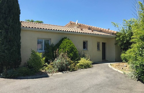 Saint-Elix-le-Chateau Casa | An eco-friendly family home with private pool