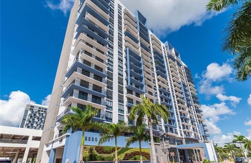 Doral Condominio | Sleek Doral Haven: Studio Comfort