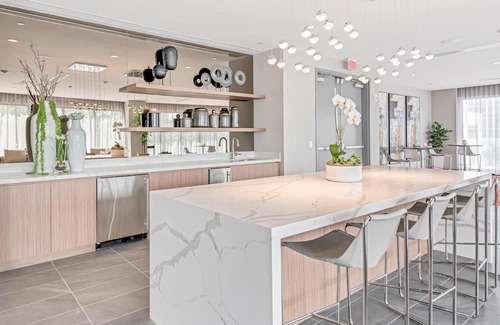 Doral Condominio | Tranquil Doral Retreat: Spacious Gem