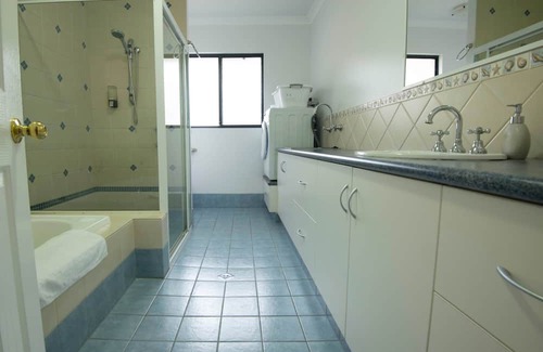 Pink Lake Casa | Enjoy a cosy country setting, starry nights and 5 minutes to the closest beach.