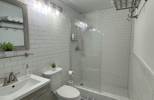 Levittown Casa | Luxury Getaway near Punta Salina Beach Sleeps 10