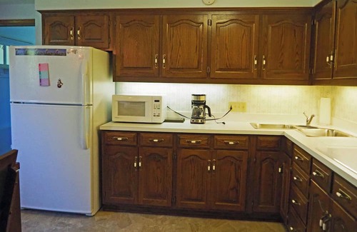 Sugarcreek Casa | Country Acres Retreat 3 br. country home with large backyard.