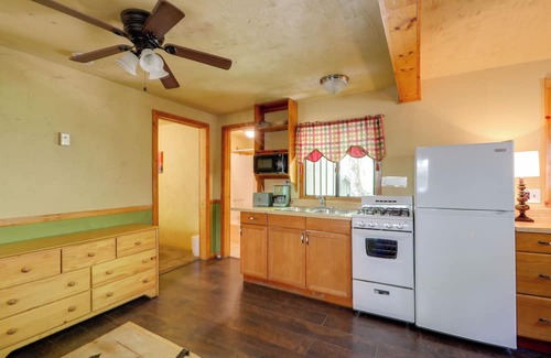 Sedona Cabina | Charming Sedona Cabin: Hike, Fish & Swim On-Site!