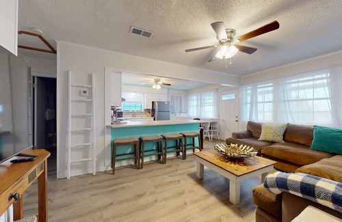 Fort Morgan Pines Casa | Cozy home across from the beach w/ sunrise and sunset views