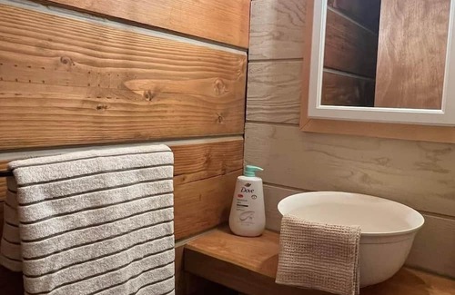 Trapper Creek Cabina | Rapha Primitive Cabin-HCRL