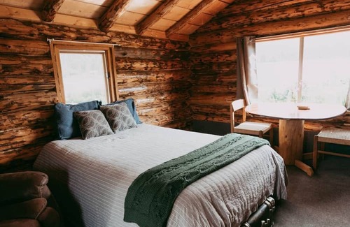 Trapper Creek Casa | Lake View Primitive Cabin-HCRL