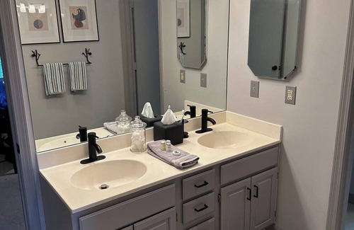 Sylva Casa | It’s all in the altitude…Mountain top get away... Fully renovated in April 24