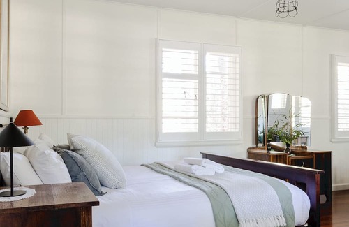 Rosa Brook Cabaña | Charmingly restored, stylish traditional farm cottage set in beautiful gardens