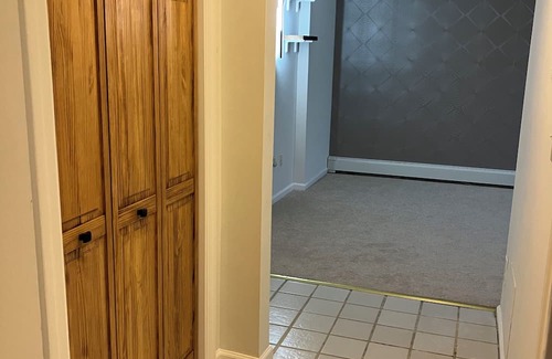 Stamford Apartamento | Newly renovated 1bd clean and bright apartment close to train! Soon furnished.