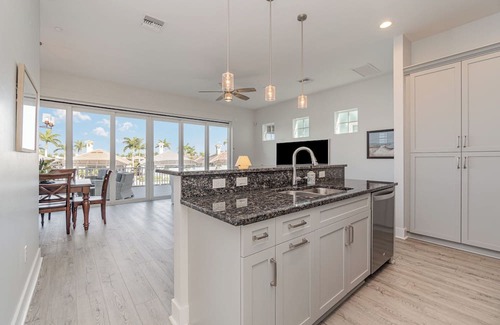 Cape Harbour Condominio | 2 Story Lux Waterfront Living in Cape Harbour- Pool & Dock
