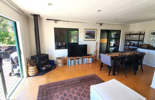 Kawau Island Casa | Sunny, comfortable island retreat with all the comforts of home