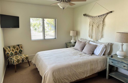 Lower State Condominio | Stylish condo 5 minute walk to Funk Zone, Beach and Down Town Santa Barbara!