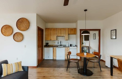 Kalispell Apartamento | King Bd Downtown WD Dogsok