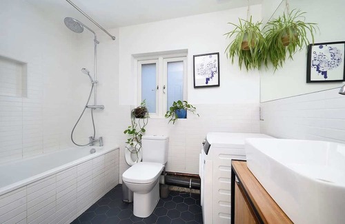 Tottenham Casa | Beautiful 3BR House with Piano and Garden