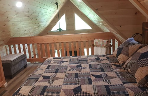 Nelsonville Cabina | The perfect location for the Hocking Hills, or Scenic Railway, of Nelsonville.