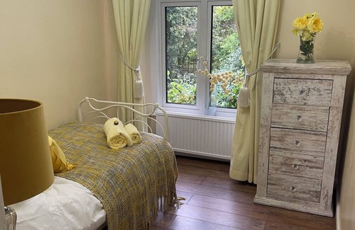 Chippenham Casa | Unique House with Land and river on the edge of The Cotswolds. (Pet Friendly!)