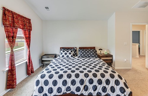 Easley Casa | Greenville Area Getaway w/ Patio & Backyard!