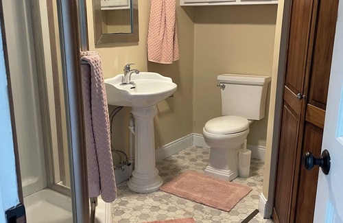 Murray Otro | Quaint Farmhouse Charm 3 Miles from Murray, KY
