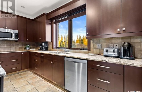 Emerald Park Casa | Luxury Gated Estate Home