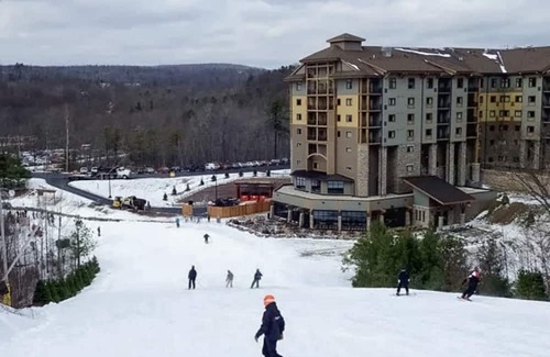 Tafton Casa | Luxurious home w/ in home theater, entertainment & hot tub