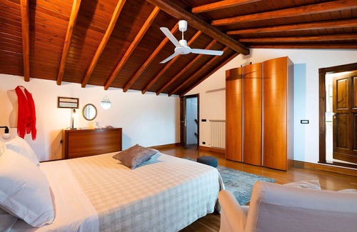 Pedara Villa | Beautiful private villa for 8 people with private pool, WIFI, TV and parking