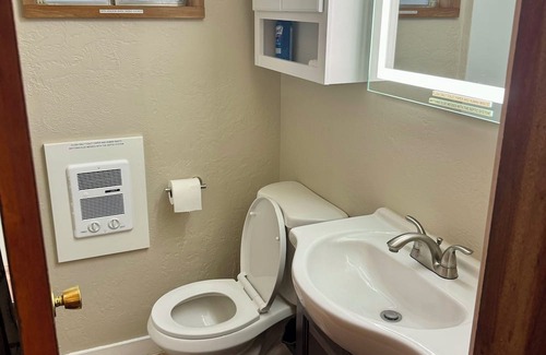 Cascade Cabina | Cozy Cabin near Lake Cascade!