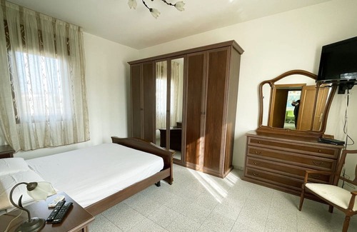 Taglio di Po Villa | Beautiful private villa for 6 people with WIFI, hot tub, A/C, TV, pets allowed and parking