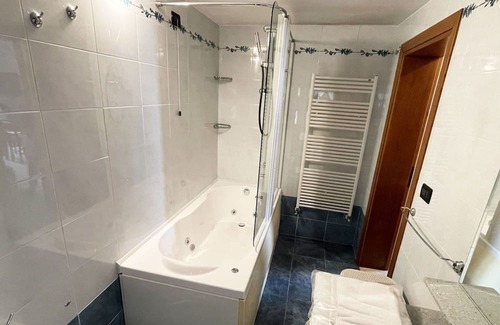 Taglio di Po Villa | Beautiful private villa for 6 people with WIFI, hot tub, A/C, TV, pets allowed and parking